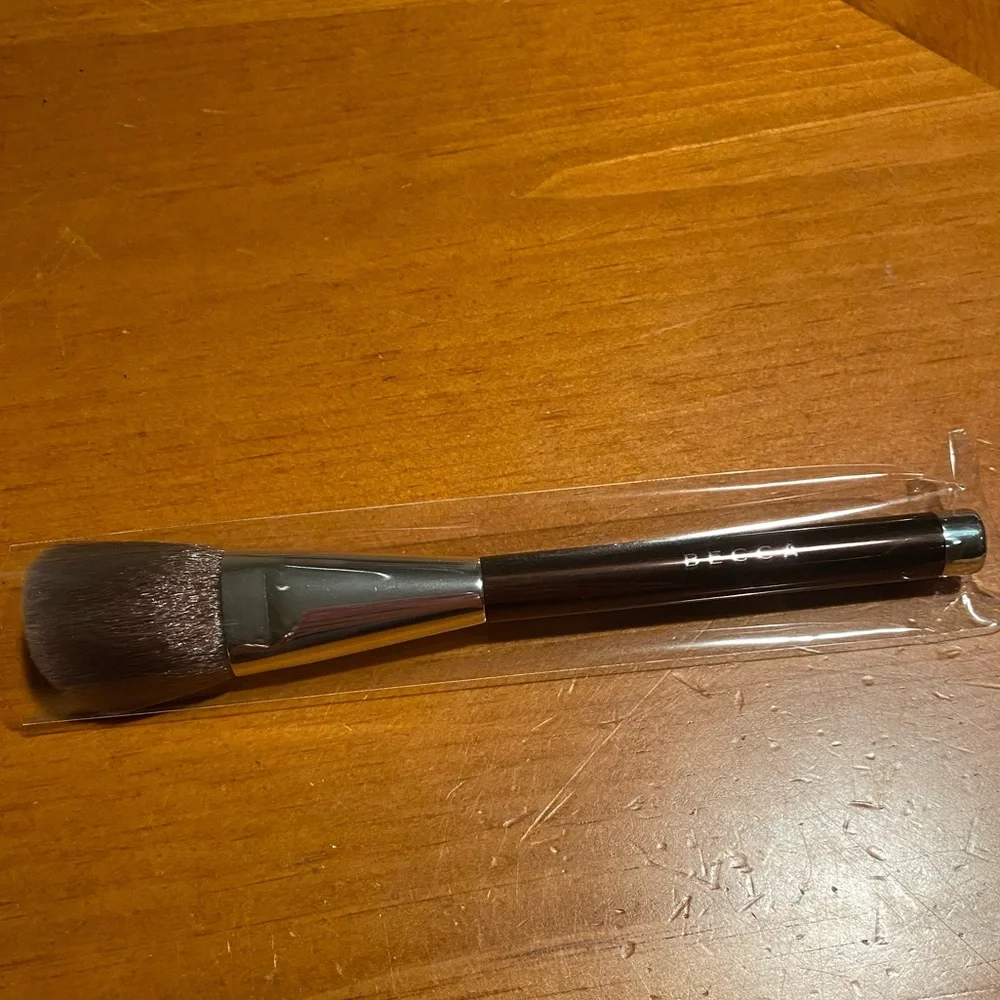 BECCA Angled Highlighting Brush